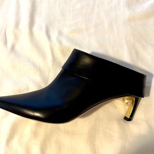 Nicolas Kirkwood beautiful clogs made in Italy with a pearl in front of the heel